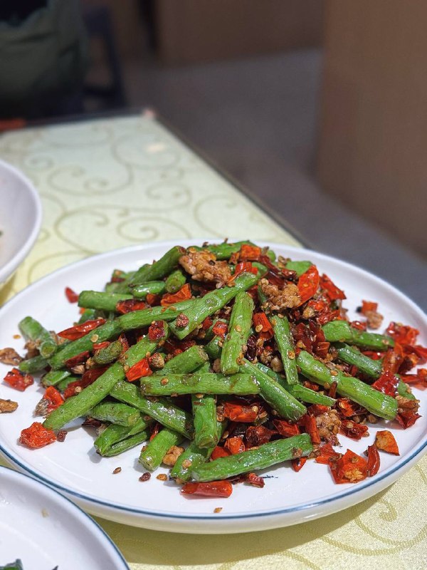 #Life #Food关注我大众点评、即刻或者本频道觅食系列的老朋友应该知道，我之前非常喜欢杭州拱墅信义坊的一家叫做「勇贤小吃」的小炒馆子