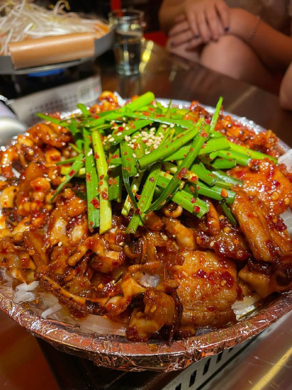 #Life #Food⭐️ 小李布车·韩式大排档 ⭐️📍 杭州 · 杭行路万达金街西入口4幢118号💰 人均：¥105万达金街一期东侧的第一家店，这家店原来是无限量大骨，就是在潘老板旁边