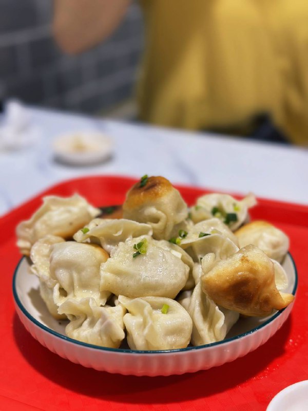 #Life #Food🥢 大壮小吃📍 杭州· 拱墅 · 和睦路 47 号杨家门菜市场一楼入口处💰 人均：¥20杨家门菜市场门口的大壮小吃，主打烫面小笼