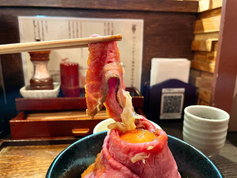 #Food #Life📩 接读者来稿，他向我们分享了东京大野ローストビーフ的美食和见闻🍚 大野ローストビーフ 烤和牛饭今天为大家介绍的是位于东京都原宿的大野ローストビーフ餐馆