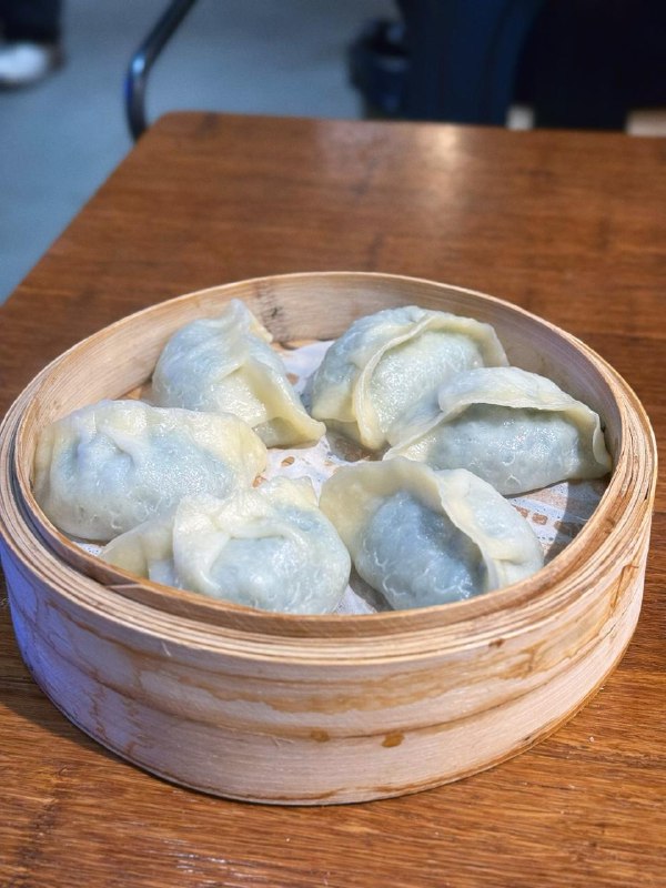 #Life #Food🥢 潮庭·大连海鲜·炭火烧烤·扇贝王(杭州店) 🥢📍 杭州·拱墅区· 河东路85号💴 人均：¥95在朝晖河东路打卡多年，竟然没留意布丁酒店这个院内还内有乾坤