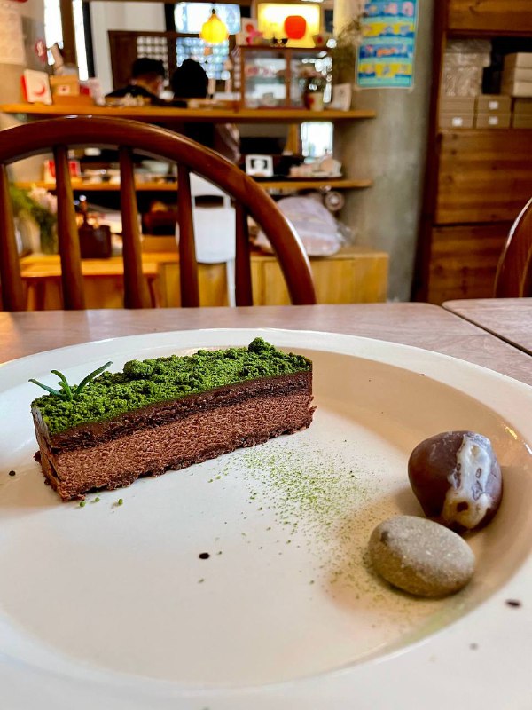 #Life #Food⭐️ 知亘茶食 ⭐️📍 贵阳 · 文昌北路2号（乔治公社旁边的公园的左后方）💰 人均：¥60店面不是特别好找，在乔治公社旁边的公园的左后方，只有一小块招牌探出头来