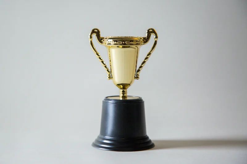 #Fakeye🏆 摊主请你吃炸鸡 · 颁奖 🏆半个月前，为了庆祝频道一周年，我发起了请各位吃炸鸡的活动