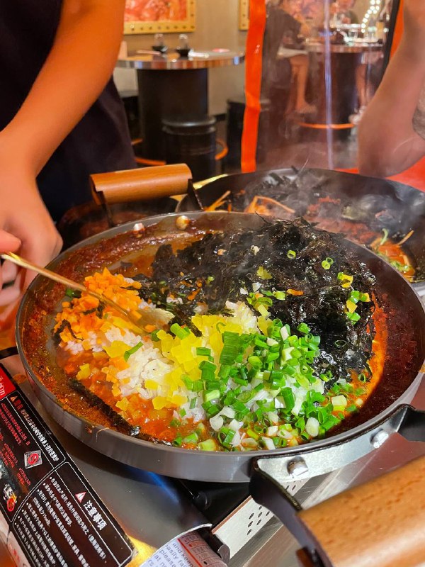 #Life #Food⭐️ 小李布车·韩式大排档 ⭐️📍 杭州 · 杭行路万达金街西入口4幢118号💰 人均：¥105万达金街一期东侧的第一家店，这家店原来是无限量大骨，就是在潘老板旁边